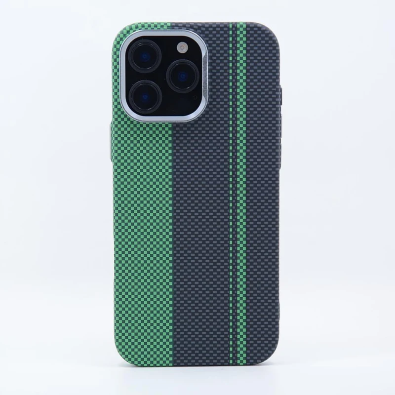 LindeCovers iPhone 16 Pro Max Carbon Cover - MagSafe Kompatibel 02 Green/Black